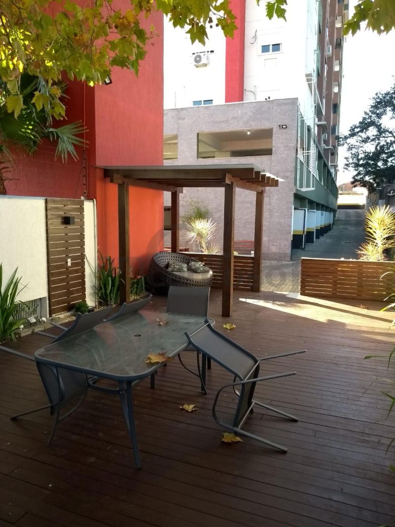 APARTAMENTO DE 1 DORMITÓRIO, SACADA COM CHURRASQUEIRA, GARAGEM COBERTA, INFRA COMPLETA