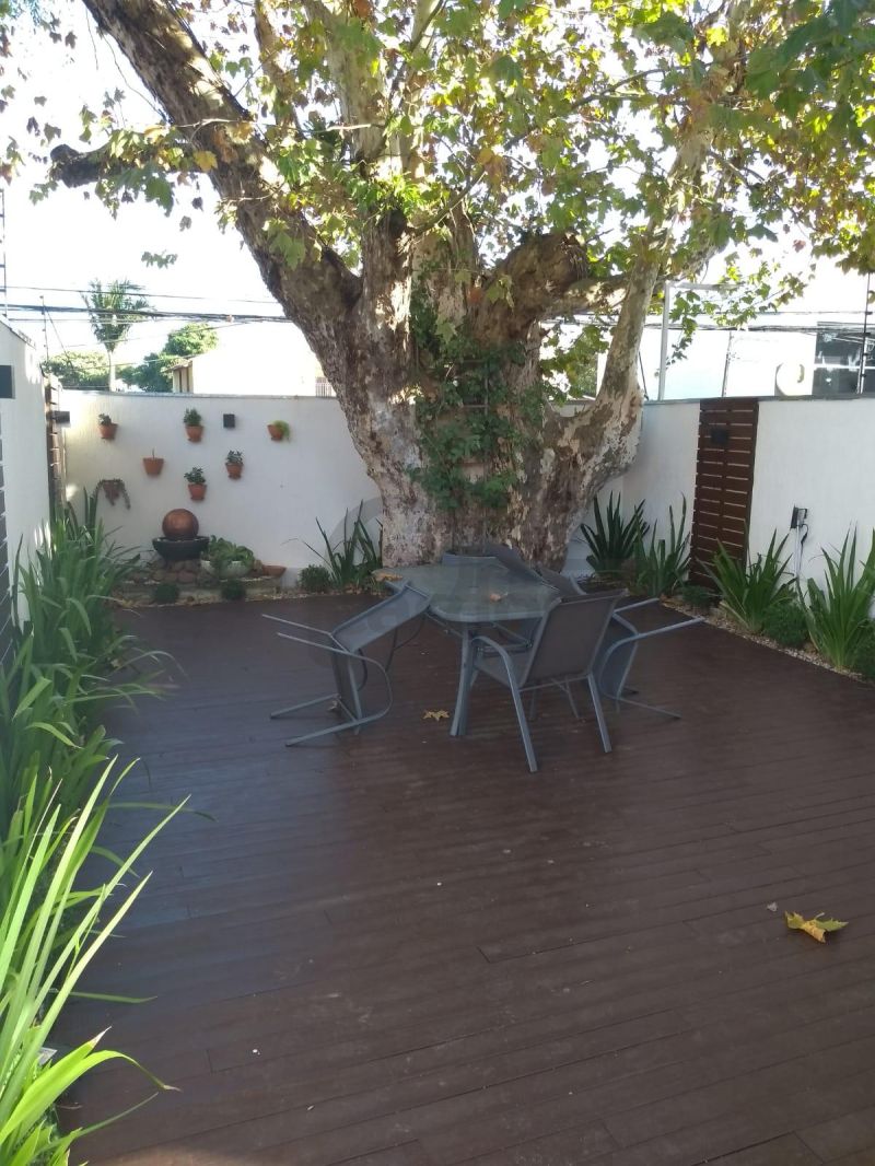 APARTAMENTO DE 1 DORMITÓRIO, SACADA COM CHURRASQUEIRA, GARAGEM COBERTA, INFRA COMPLETA