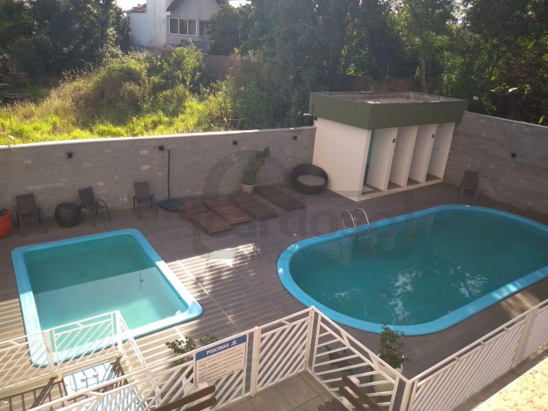 APARTAMENTO DE 1 DORMITÓRIO, SACADA COM CHURRASQUEIRA, GARAGEM COBERTA, INFRA COMPLETA