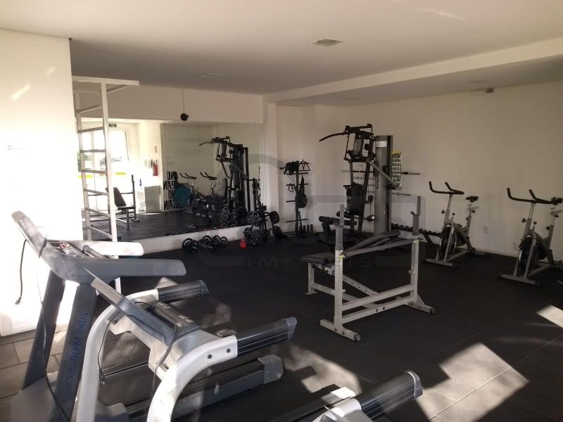 APARTAMENTO DE 1 DORMITÓRIO, SACADA COM CHURRASQUEIRA, GARAGEM COBERTA, INFRA COMPLETA