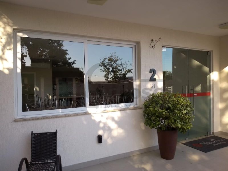 APARTAMENTO DE 1 DORMITÓRIO, SACADA COM CHURRASQUEIRA, GARAGEM COBERTA, INFRA COMPLETA