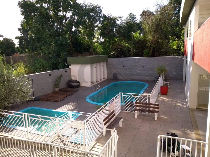 APARTAMENTO DE 1 DORMITÓRIO, SACADA COM CHURRASQUEIRA, GARAGEM COBERTA, INFRA COMPLETA
