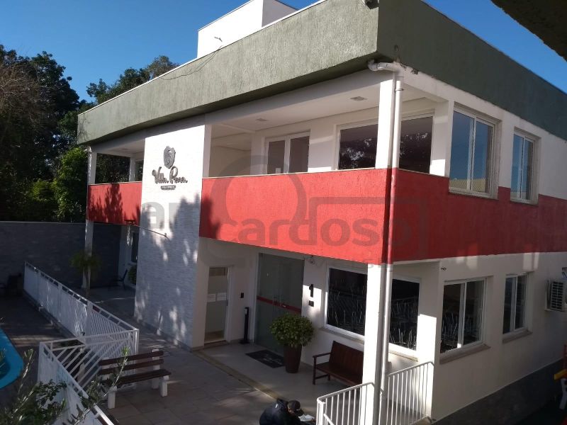 APARTAMENTO DE 1 DORMITÓRIO, SACADA COM CHURRASQUEIRA, GARAGEM COBERTA, INFRA COMPLETA