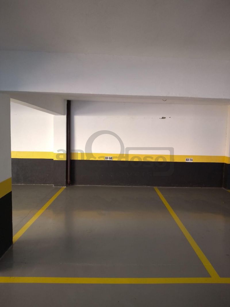 APARTAMENTO DE 1 DORMITÓRIO, SACADA COM CHURRASQUEIRA, GARAGEM COBERTA, INFRA COMPLETA