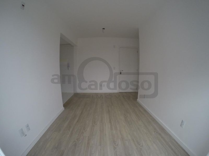 APARTAMENTO DE 1 DORMITÓRIO, SACADA COM CHURRASQUEIRA, GARAGEM COBERTA, INFRA COMPLETA