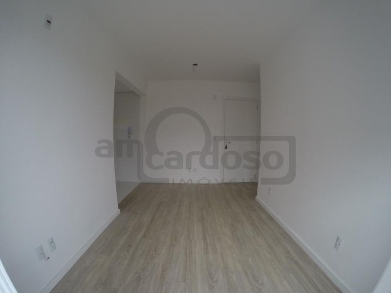 APARTAMENTO DE 1 DORMITÓRIO, SACADA COM CHURRASQUEIRA, GARAGEM COBERTA, INFRA COMPLETA