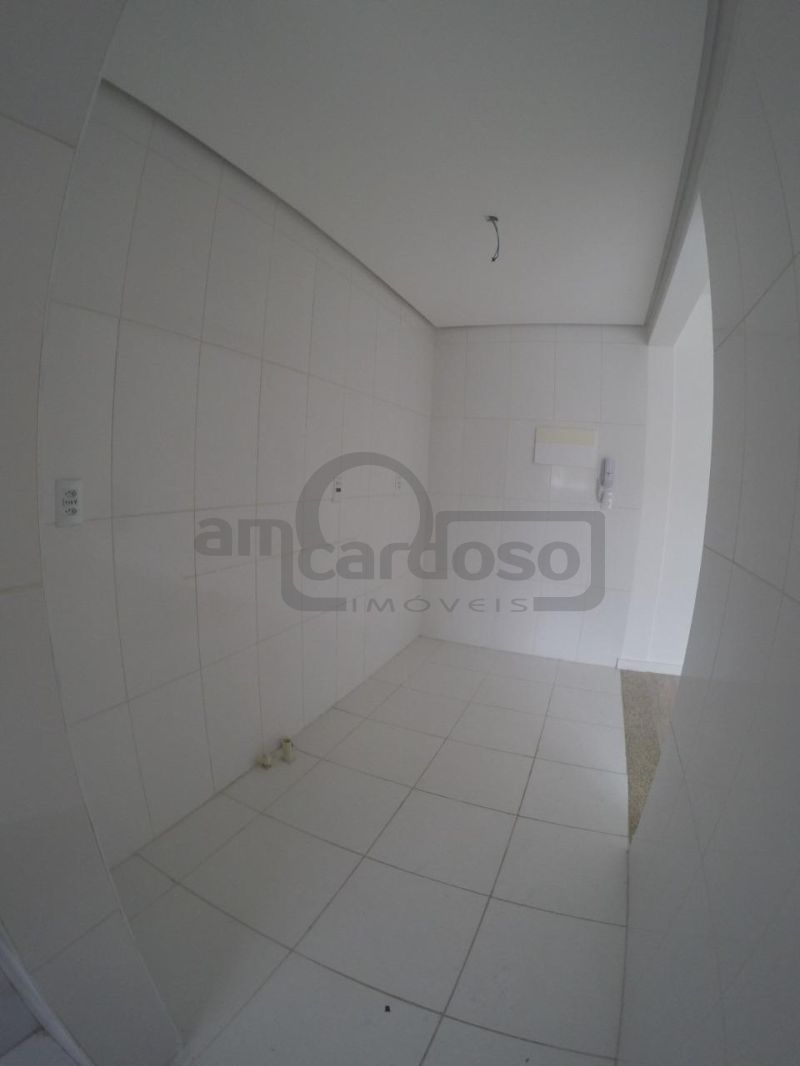 APARTAMENTO DE 1 DORMITÓRIO, SACADA COM CHURRASQUEIRA, GARAGEM COBERTA, INFRA COMPLETA