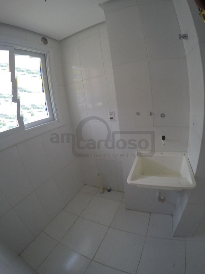 APARTAMENTO DE 1 DORMITÓRIO, SACADA COM CHURRASQUEIRA, GARAGEM COBERTA, INFRA COMPLETA