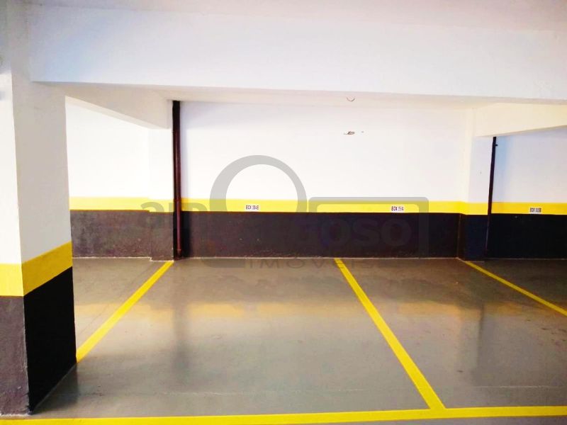 APARTAMENTO DE 1 DORMITÓRIO, SACADA COM CHURRASQUEIRA, GARAGEM COBERTA, INFRA COMPLETA