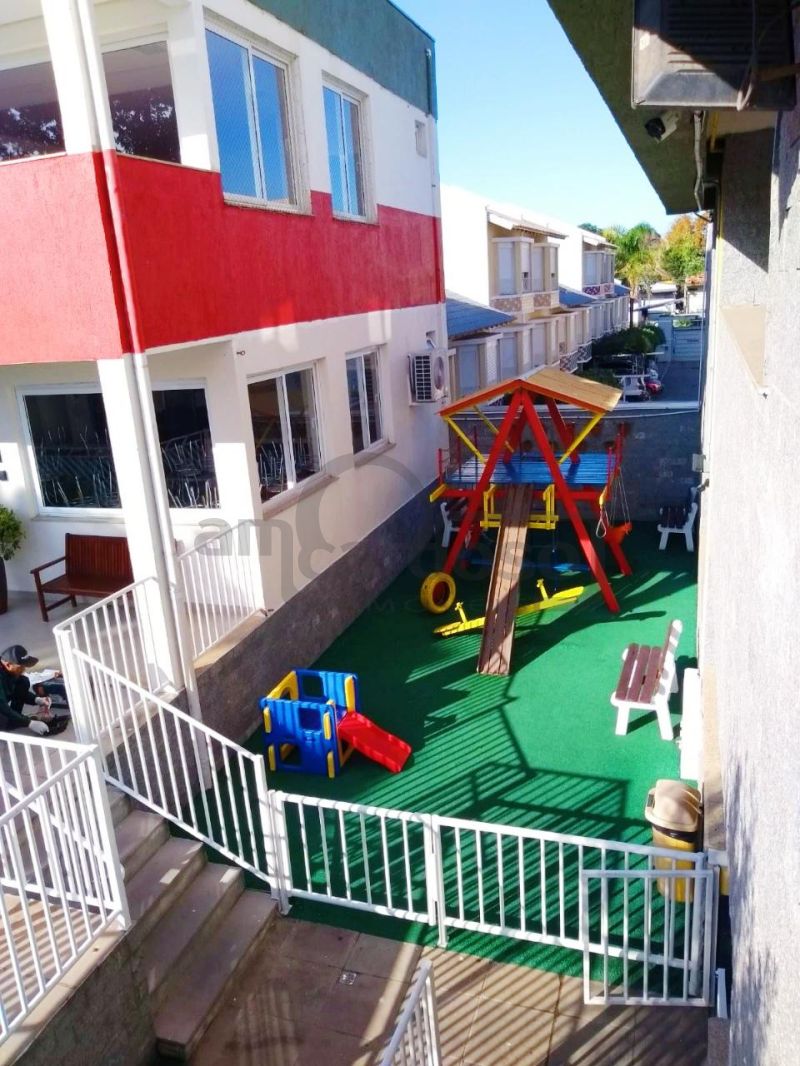 APARTAMENTO DE 1 DORMITÓRIO, SACADA COM CHURRASQUEIRA, GARAGEM COBERTA, INFRA COMPLETA
