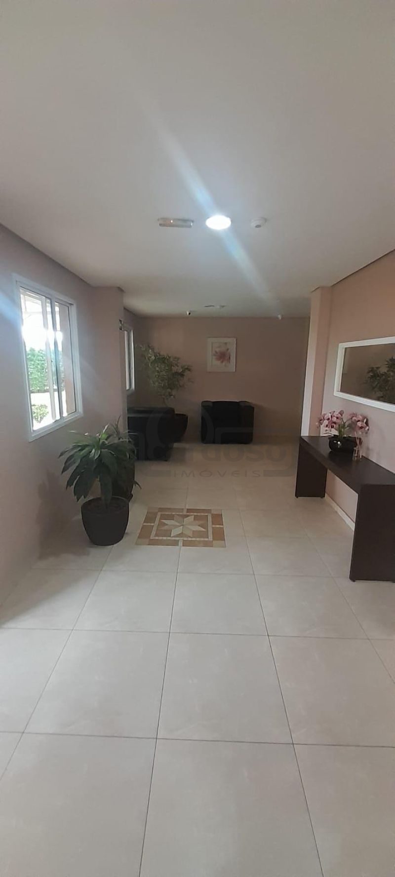 APARTAMENTO COM 3 DORMITÓRIOS, SENDO UMA SUÍTE, SEMI MOBILIADO, ESTACIONAMENTO PARA 2 CARROS, CONDOMÍNIO COM INFRA ESTRUTURA COMPLETA.