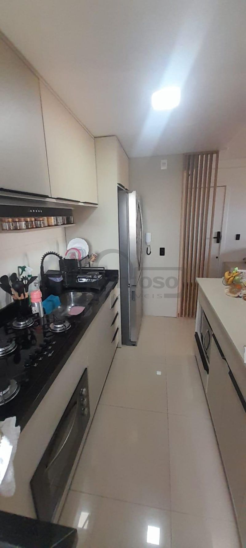 APARTAMENTO COM 3 DORMITÓRIOS, SENDO UMA SUÍTE, SEMI MOBILIADO, ESTACIONAMENTO PARA 2 CARROS, CONDOMÍNIO COM INFRA ESTRUTURA COMPLETA.