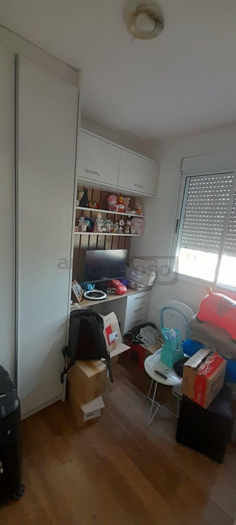 APARTAMENTO COM 3 DORMITÓRIOS, SENDO UMA SUÍTE, SEMI MOBILIADO, ESTACIONAMENTO PARA 2 CARROS, CONDOMÍNIO COM INFRA ESTRUTURA COMPLETA.