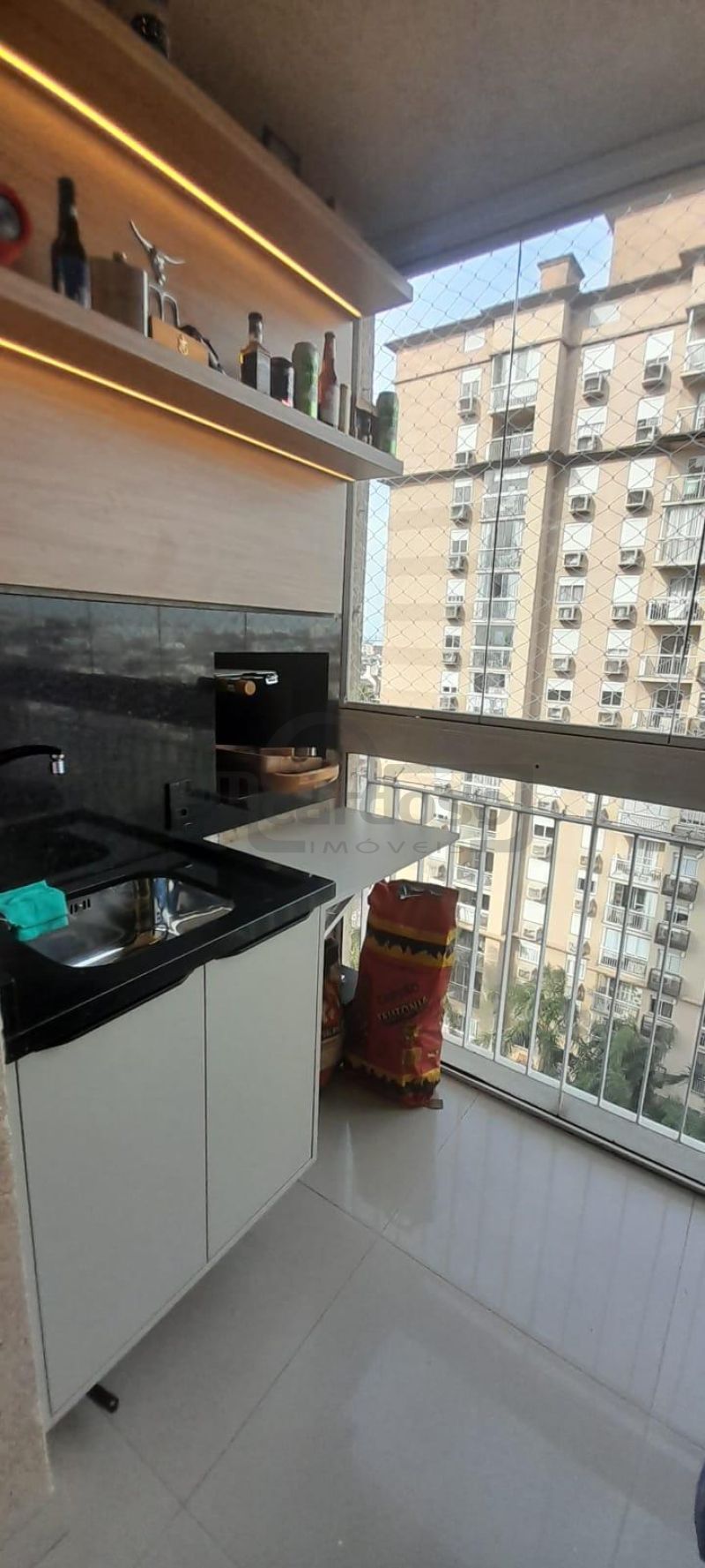 APARTAMENTO COM 3 DORMITÓRIOS, SENDO UMA SUÍTE, SEMI MOBILIADO, ESTACIONAMENTO PARA 2 CARROS, CONDOMÍNIO COM INFRA ESTRUTURA COMPLETA.