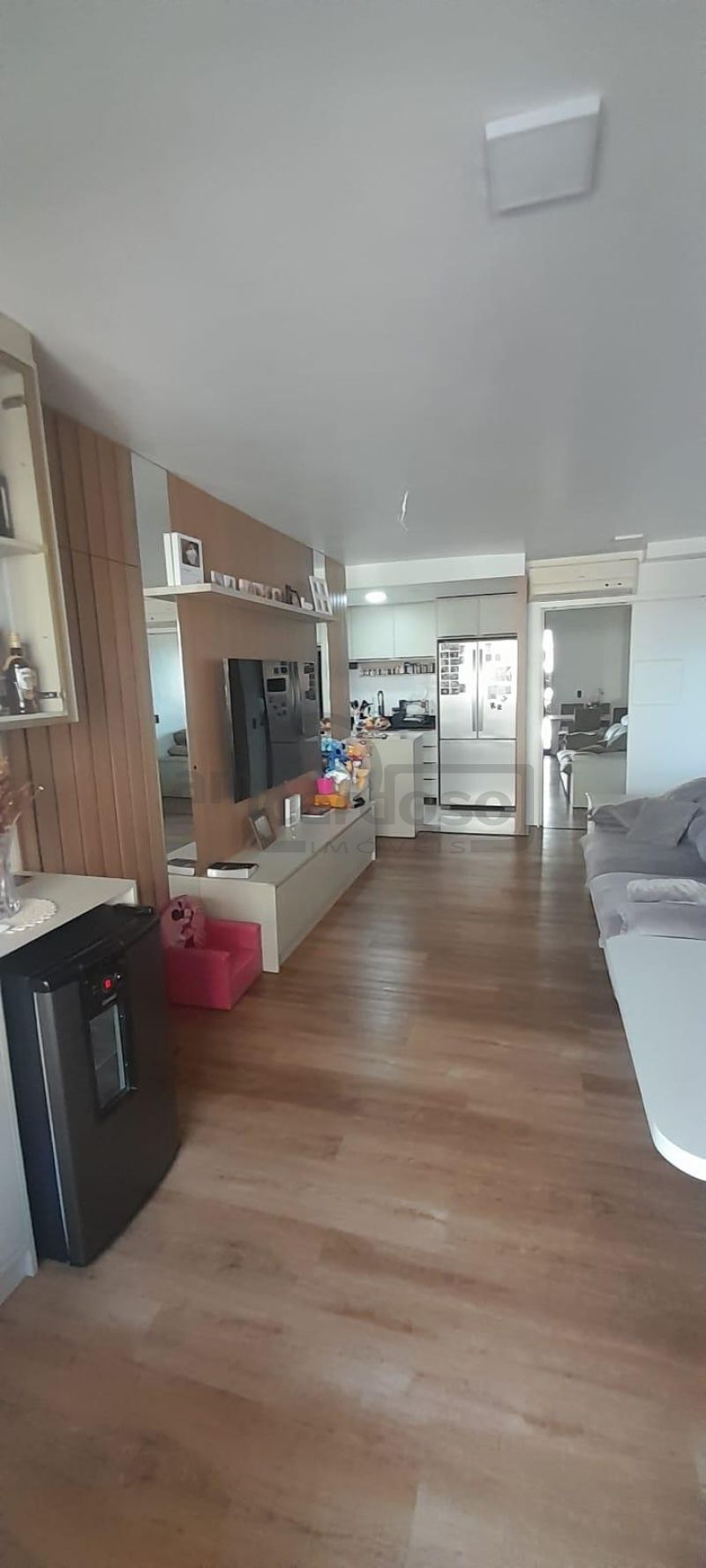 APARTAMENTO COM 3 DORMITÓRIOS, SENDO UMA SUÍTE, SEMI MOBILIADO, ESTACIONAMENTO PARA 2 CARROS, CONDOMÍNIO COM INFRA ESTRUTURA COMPLETA.