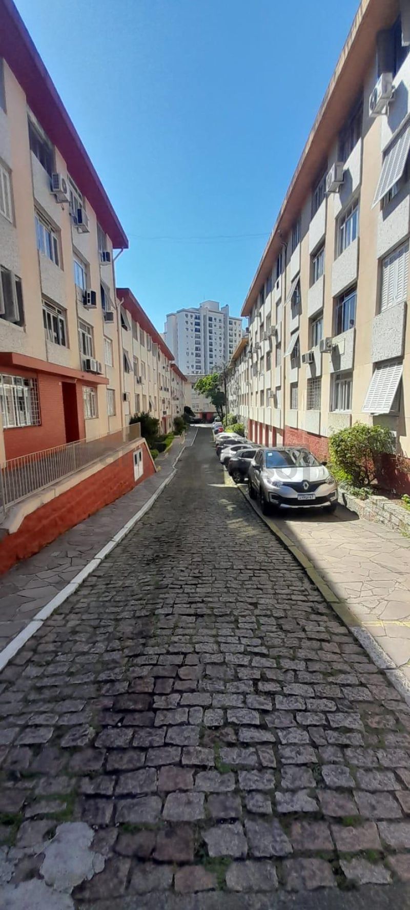 APARTAMENTO COM 2 DORMITÓRIOS, OPÇÃO PARA O TERCEIRO DORMITÓRIO, ESTACIONAMENTO CONDOMINIAL, NA AV. PLINIO BRASIL MILANO JUNTO AV. GRÉCIA