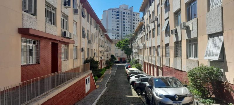 APARTAMENTO COM 2 DORMITÓRIOS, OPÇÃO PARA O TERCEIRO DORMITÓRIO, ESTACIONAMENTO CONDOMINIAL, NA AV. PLINIO BRASIL MILANO JUNTO AV. GRÉCIA