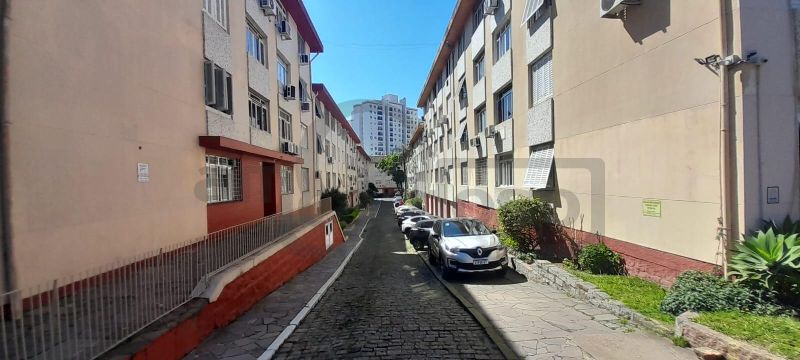 APARTAMENTO COM 2 DORMITÓRIOS, OPÇÃO PARA O TERCEIRO DORMITÓRIO, ESTACIONAMENTO CONDOMINIAL, NA AV. PLINIO BRASIL MILANO JUNTO AV. GRÉCIA