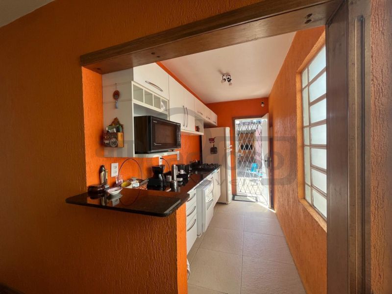 CASA TÉRREA COM 3 DORMITÓRIOS, SUÍTE E AMPLO ESPAÇO GOURMET NO BAIRRO SÃO SEBASTIÃO
