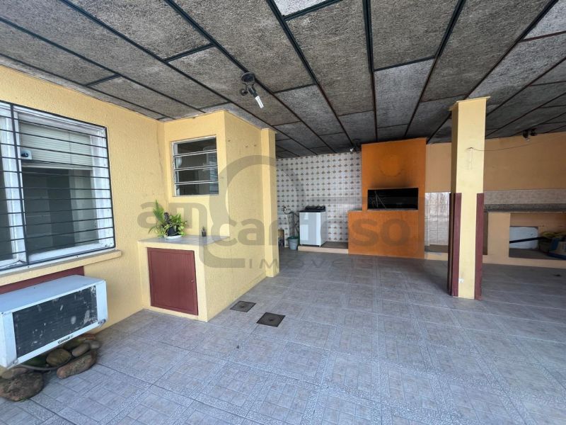 CASA TÉRREA COM 3 DORMITÓRIOS, SUÍTE E AMPLO ESPAÇO GOURMET NO BAIRRO SÃO SEBASTIÃO