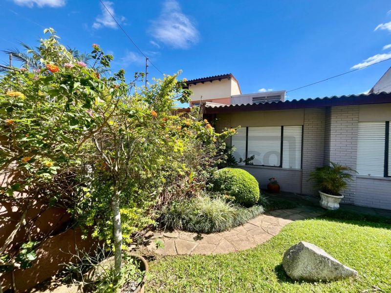 CASA TÉRREA COM 3 DORMITÓRIOS, SUÍTE E AMPLO ESPAÇO GOURMET NO BAIRRO SÃO SEBASTIÃO