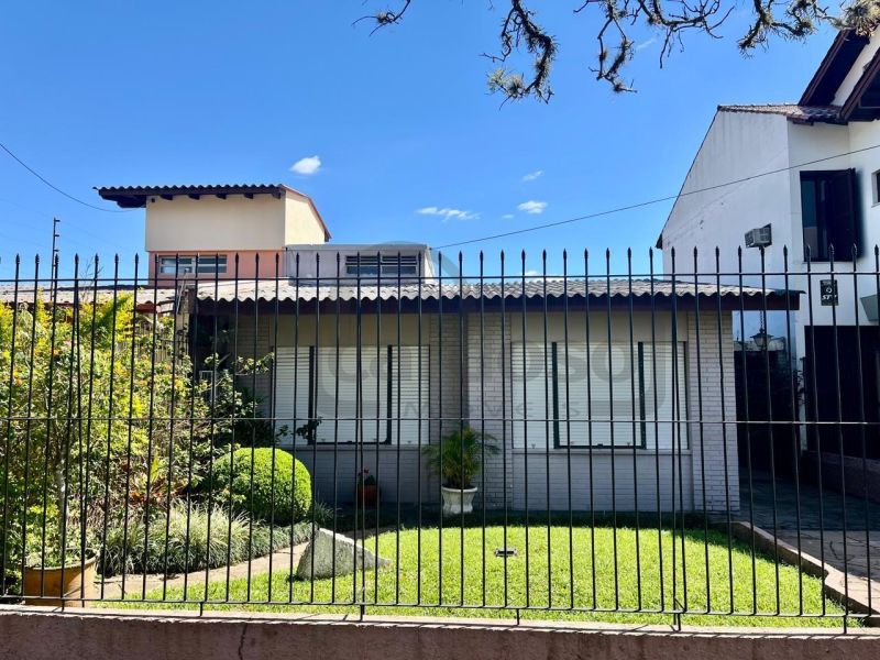 CASA TÉRREA COM 3 DORMITÓRIOS, SUÍTE E AMPLO ESPAÇO GOURMET NO BAIRRO SÃO SEBASTIÃO
