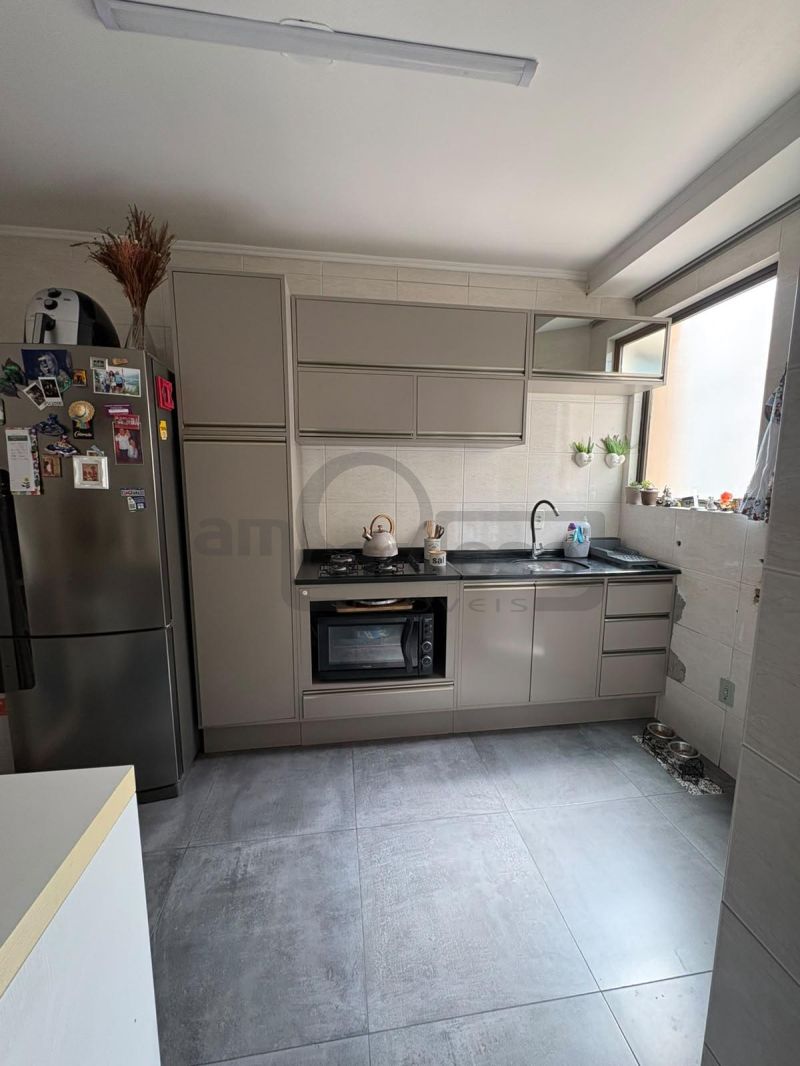 APARTAMENTO DE UM DORMITÓRIO,  LIVING DOIS AMBIENTES COM SACADA, IMPECÁVEL, TODO REFORMADO, UMA VAGA DE ESTACIONAMENTO COBERTA