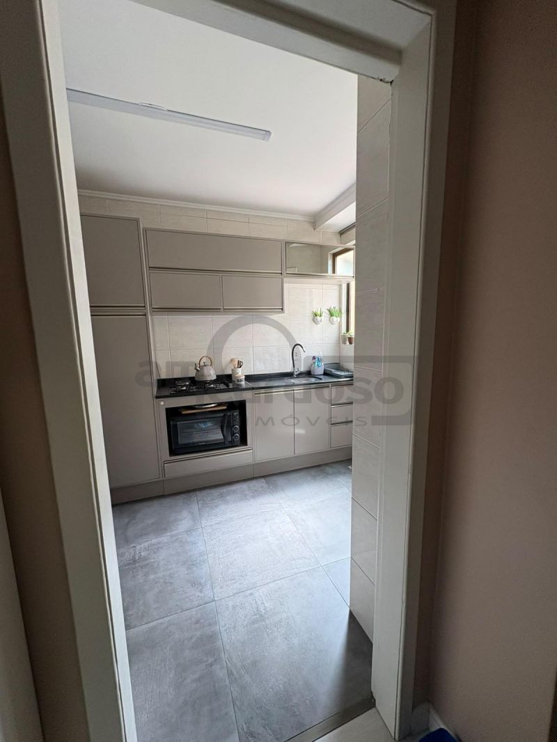 APARTAMENTO DE UM DORMITÓRIO,  LIVING DOIS AMBIENTES COM SACADA, IMPECÁVEL, TODO REFORMADO, UMA VAGA DE ESTACIONAMENTO COBERTA
