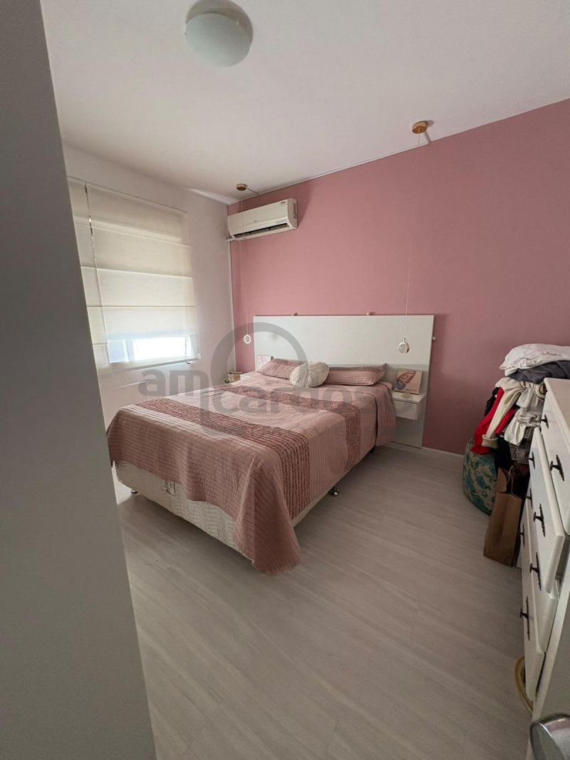 APARTAMENTO DE UM DORMITÓRIO,  LIVING DOIS AMBIENTES COM SACADA, IMPECÁVEL, TODO REFORMADO, UMA VAGA DE ESTACIONAMENTO COBERTA