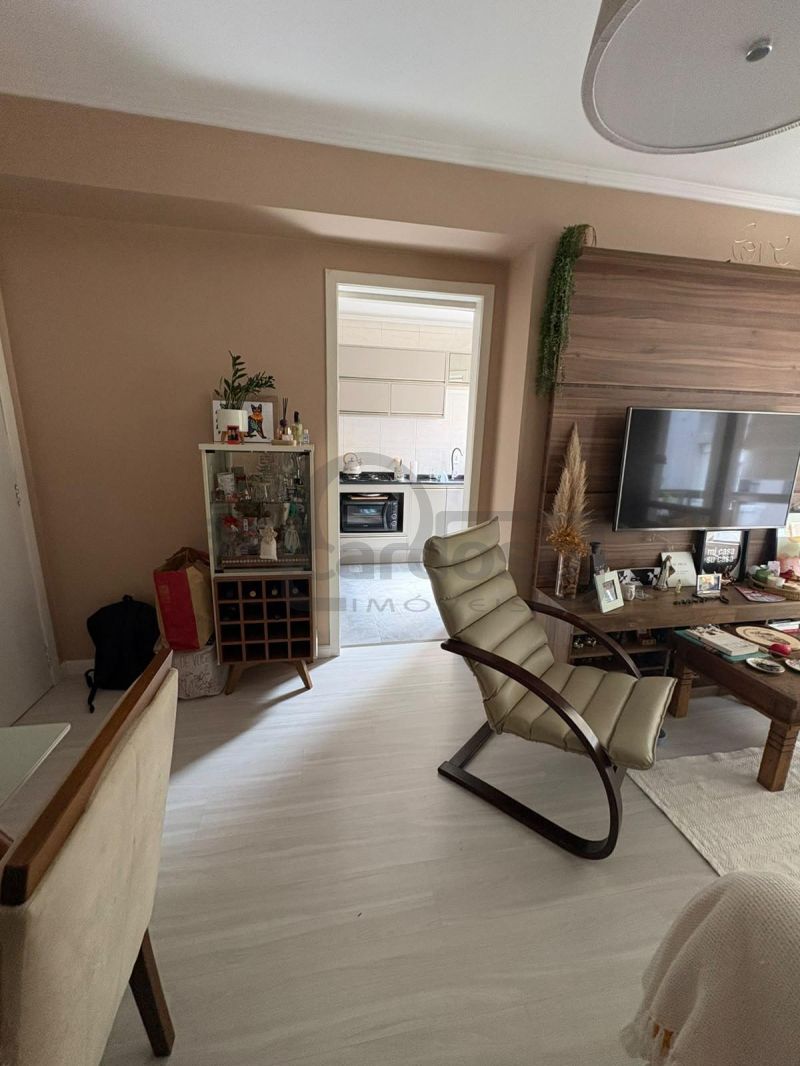 APARTAMENTO DE UM DORMITÓRIO,  LIVING DOIS AMBIENTES COM SACADA, IMPECÁVEL, TODO REFORMADO, UMA VAGA DE ESTACIONAMENTO COBERTA