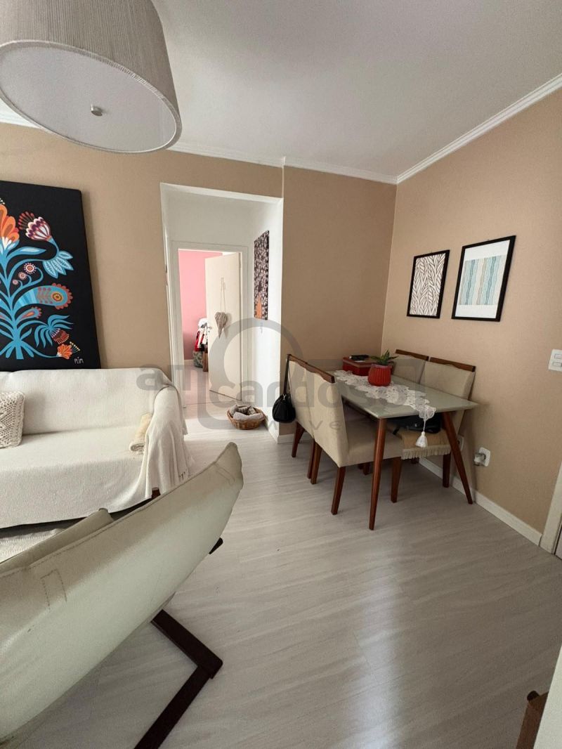 APARTAMENTO DE UM DORMITÓRIO,  LIVING DOIS AMBIENTES COM SACADA, IMPECÁVEL, TODO REFORMADO, UMA VAGA DE ESTACIONAMENTO COBERTA