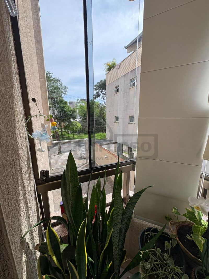 APARTAMENTO DE UM DORMITÓRIO,  LIVING DOIS AMBIENTES COM SACADA, IMPECÁVEL, TODO REFORMADO, UMA VAGA DE ESTACIONAMENTO COBERTA
