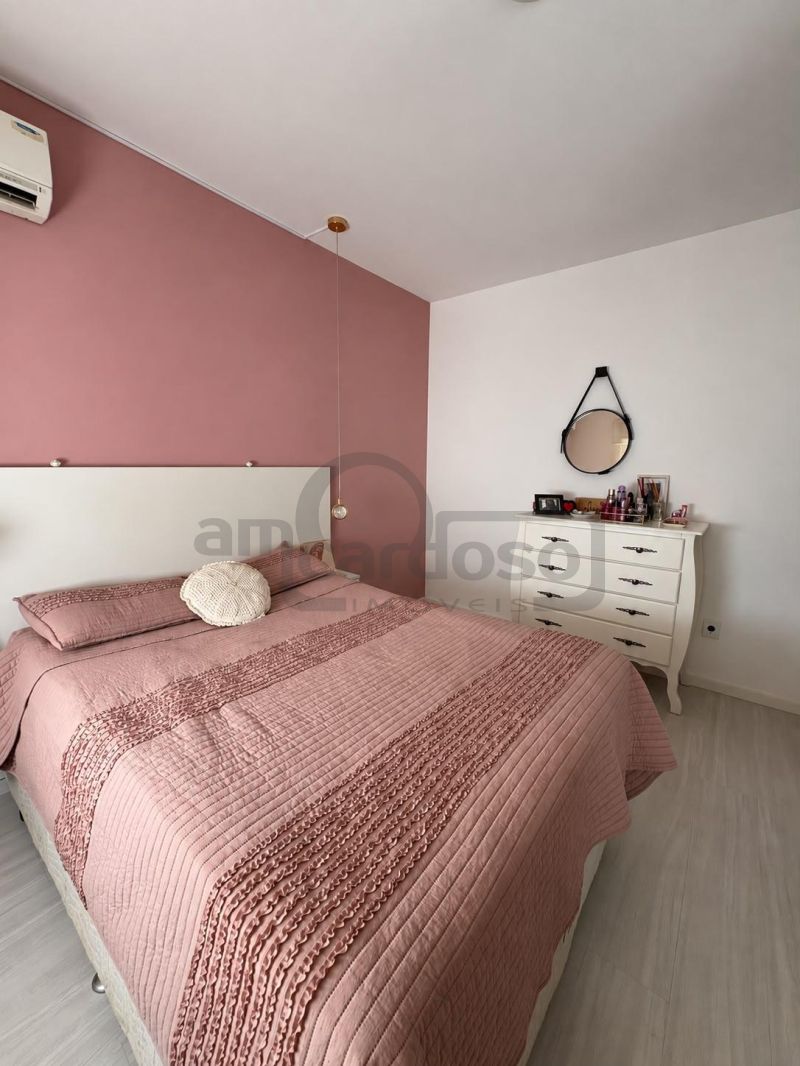 APARTAMENTO DE UM DORMITÓRIO,  LIVING DOIS AMBIENTES COM SACADA, IMPECÁVEL, TODO REFORMADO, UMA VAGA DE ESTACIONAMENTO COBERTA