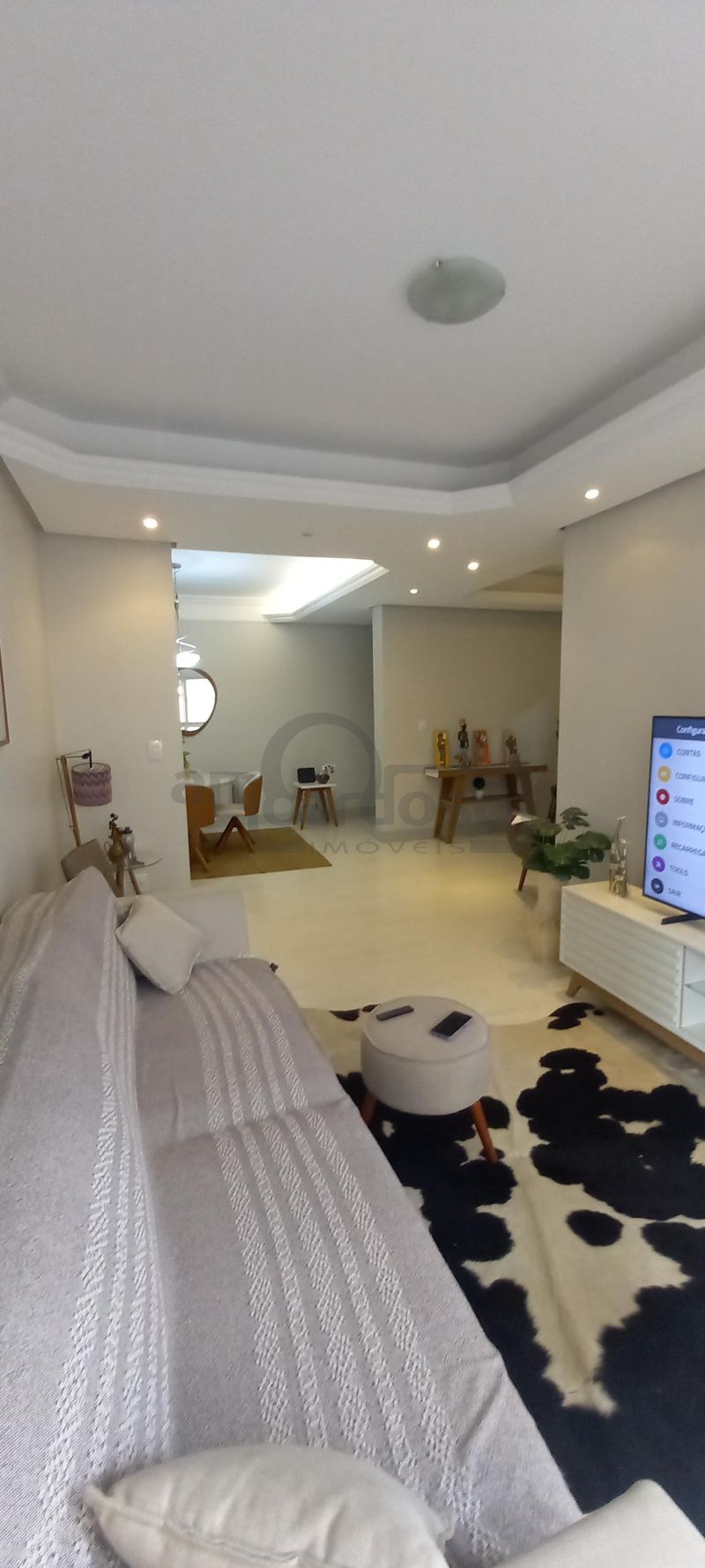 Apartamento com 3 quartos e 3 banheiros para alugar no bairro Jardim Lindoia, Porto Alegre