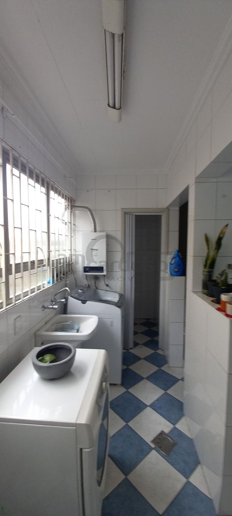 Apartamento com 3 quartos e 3 banheiros para alugar no bairro Jardim Lindoia, Porto Alegre