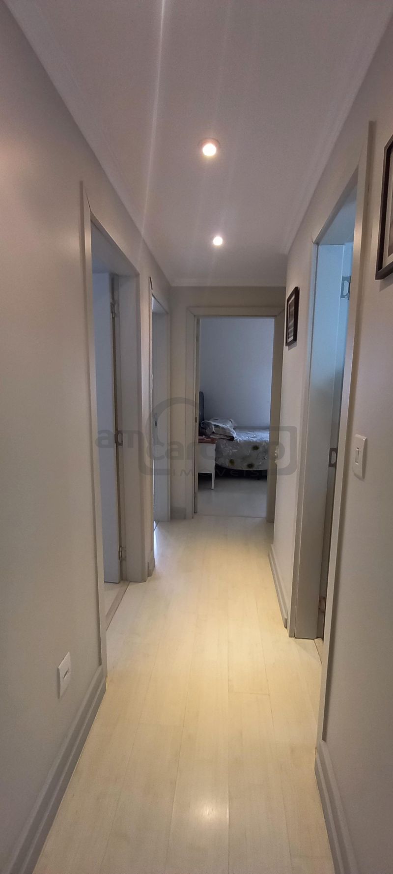 Apartamento com 3 quartos e 3 banheiros para alugar no bairro Jardim Lindoia, Porto Alegre