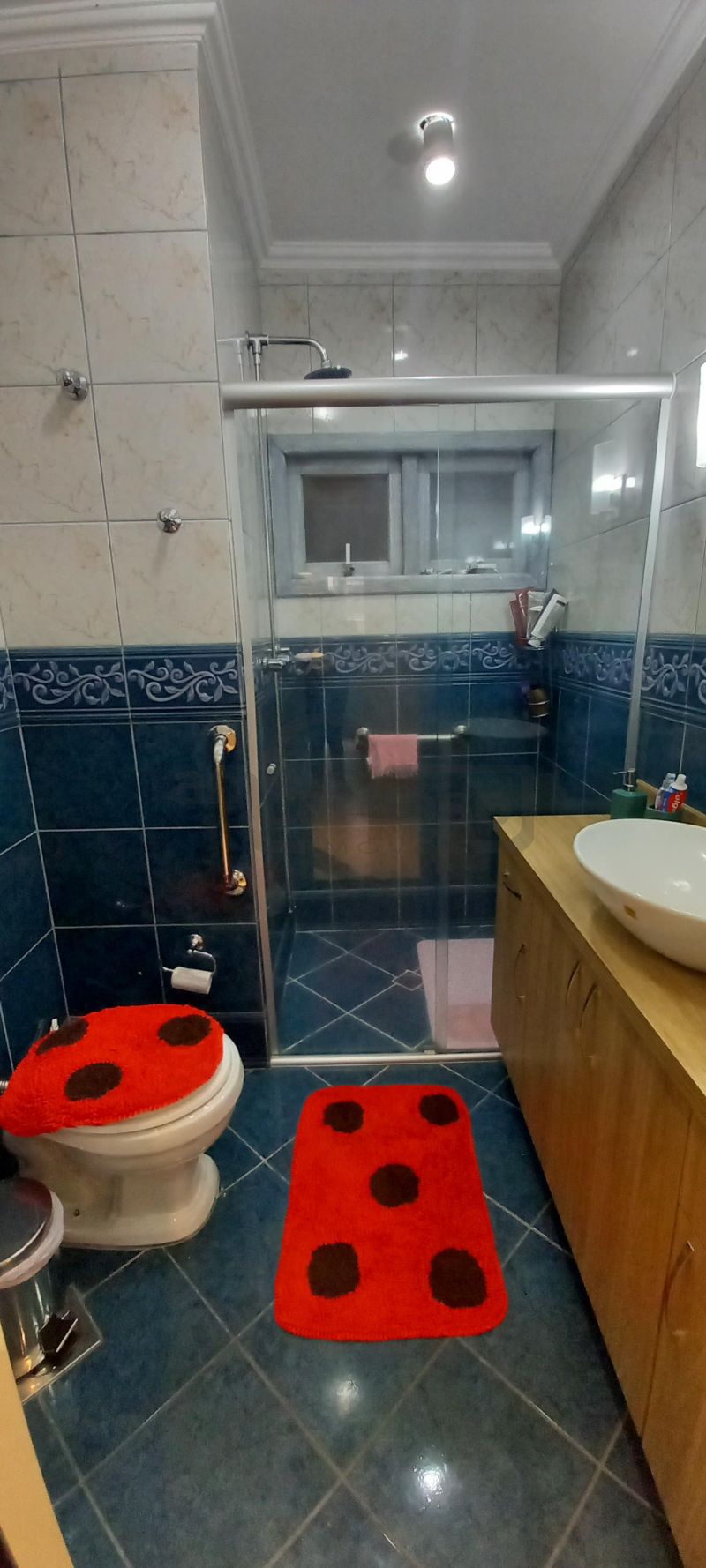 Apartamento com 3 quartos e 3 banheiros para alugar no bairro Jardim Lindoia, Porto Alegre