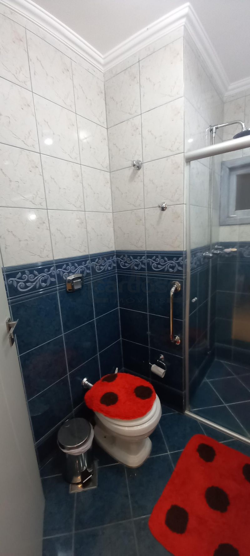 Apartamento com 3 quartos e 3 banheiros para alugar no bairro Jardim Lindoia, Porto Alegre