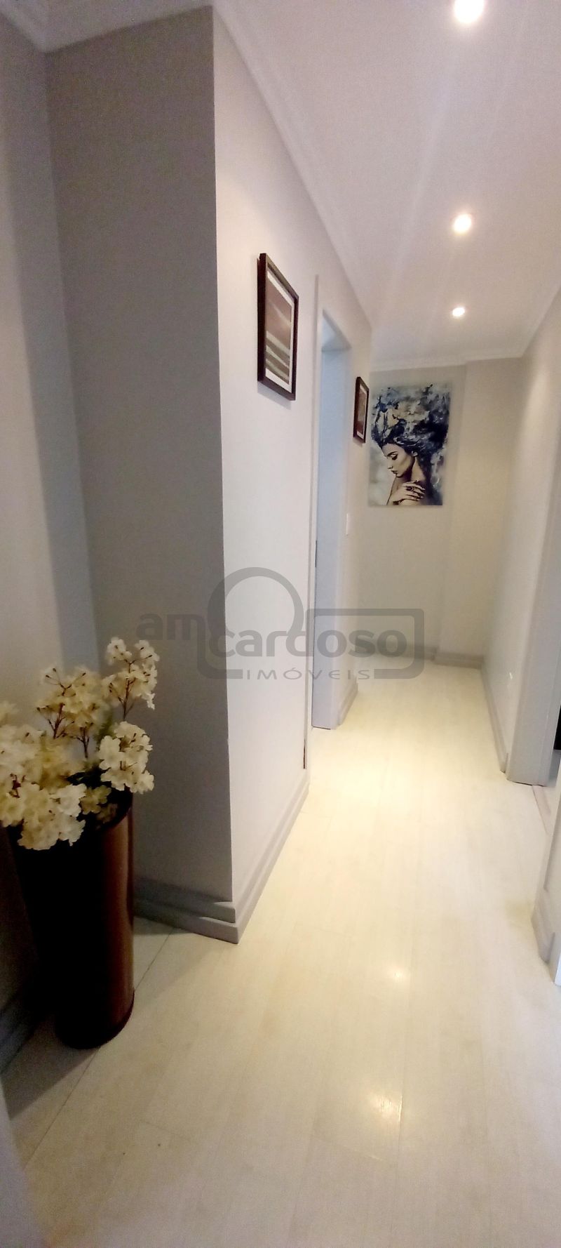 Apartamento com 3 quartos e 3 banheiros para alugar no bairro Jardim Lindoia, Porto Alegre