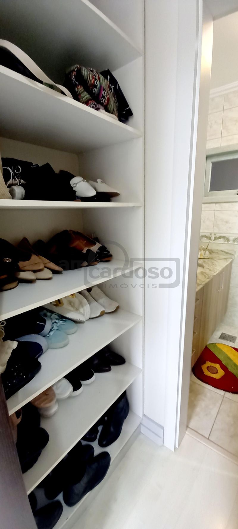 Apartamento com 3 quartos e 3 banheiros para alugar no bairro Jardim Lindoia, Porto Alegre