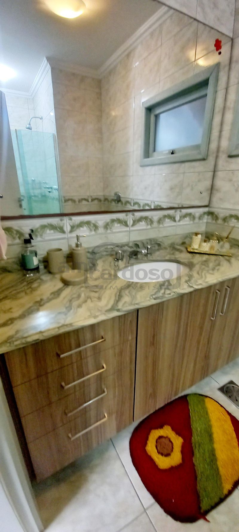 Apartamento com 3 quartos e 3 banheiros para alugar no bairro Jardim Lindoia, Porto Alegre