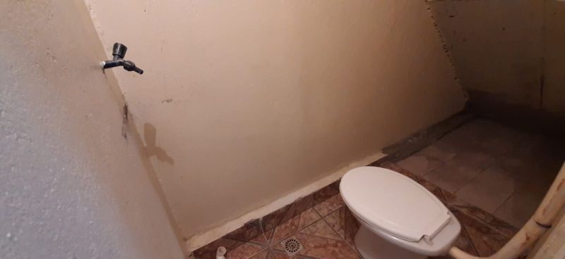 Loja com 2 banheiros para alugar no bairro Vila Vista Alegre, Cachoeirinha