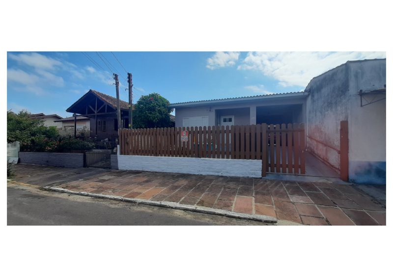 Casa com 3 quartos e 1 banheiro para alugar no bairro Vila Parque Brasilia, Cachoeirinha