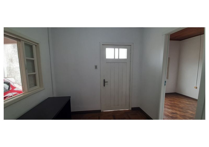 Casa com 3 quartos e 1 banheiro para alugar no bairro Vila Parque Brasilia, Cachoeirinha