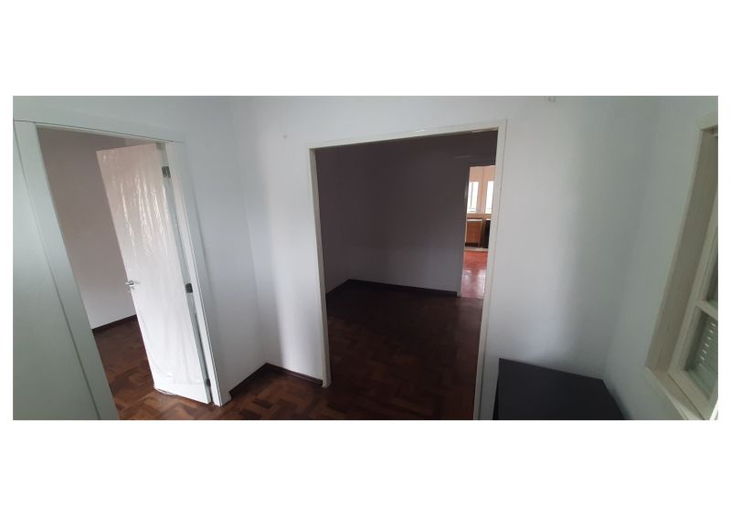Casa com 3 quartos e 1 banheiro para alugar no bairro Vila Parque Brasilia, Cachoeirinha