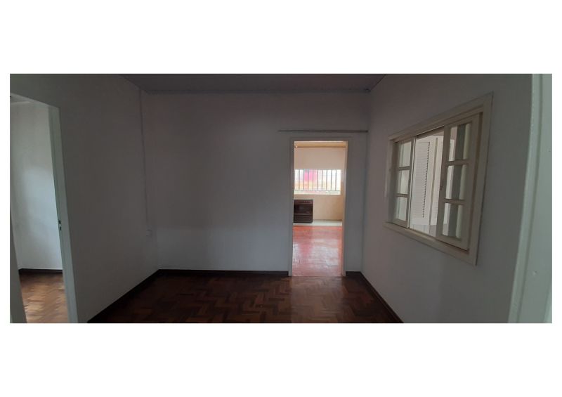 Casa com 3 quartos e 1 banheiro para alugar no bairro Vila Parque Brasilia, Cachoeirinha