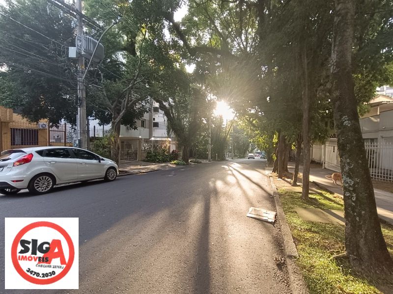 Sobrado com 3 quartos, 2 banheiros e 176m² à venda no bairro Petropolis, Porto Alegre