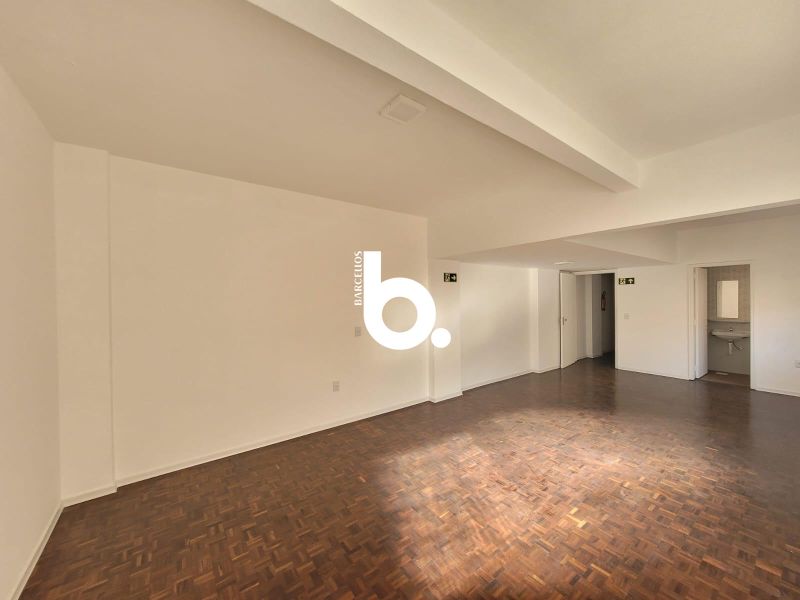 Loja reformada 100m² para alugar na Independência, POA