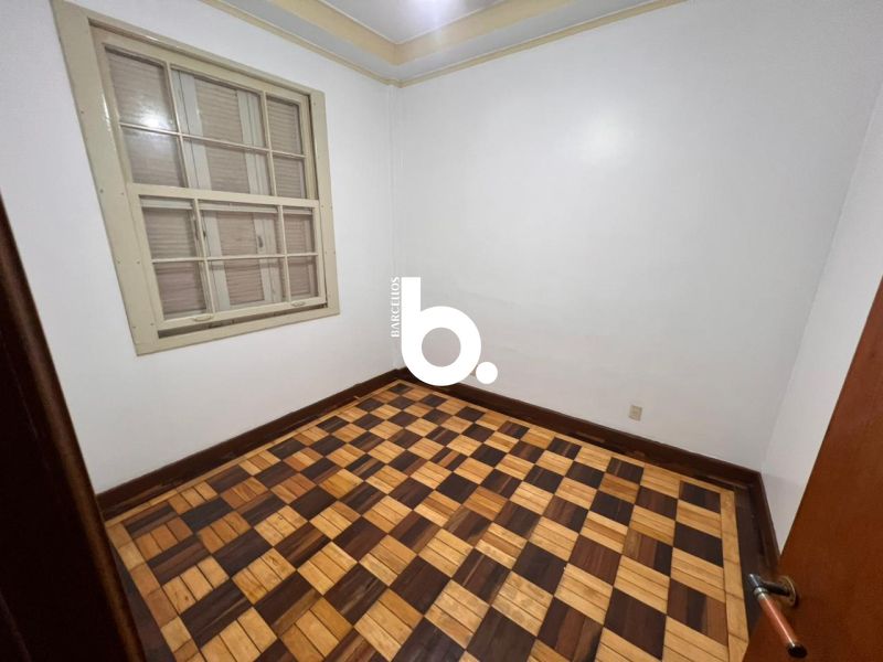Apartamento de 2 dormitórios à venda no Centro Histórico de Porto Alegre.