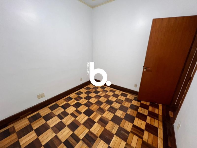 Apartamento de 2 dormitórios à venda no Centro Histórico de Porto Alegre.